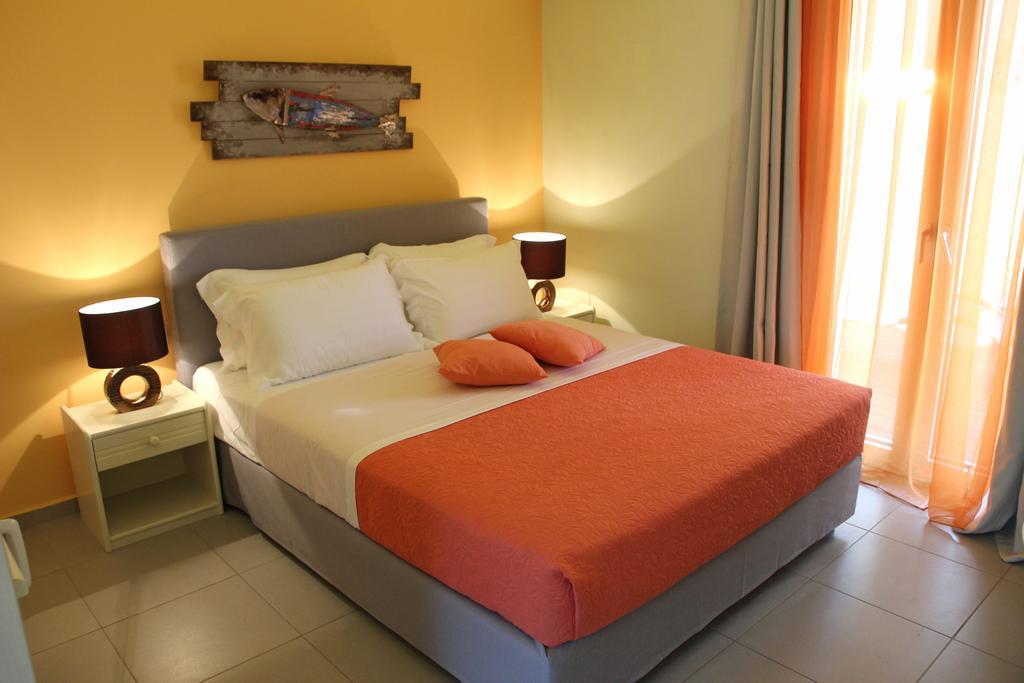 Effi Apartments Platanias  Bagian luar foto